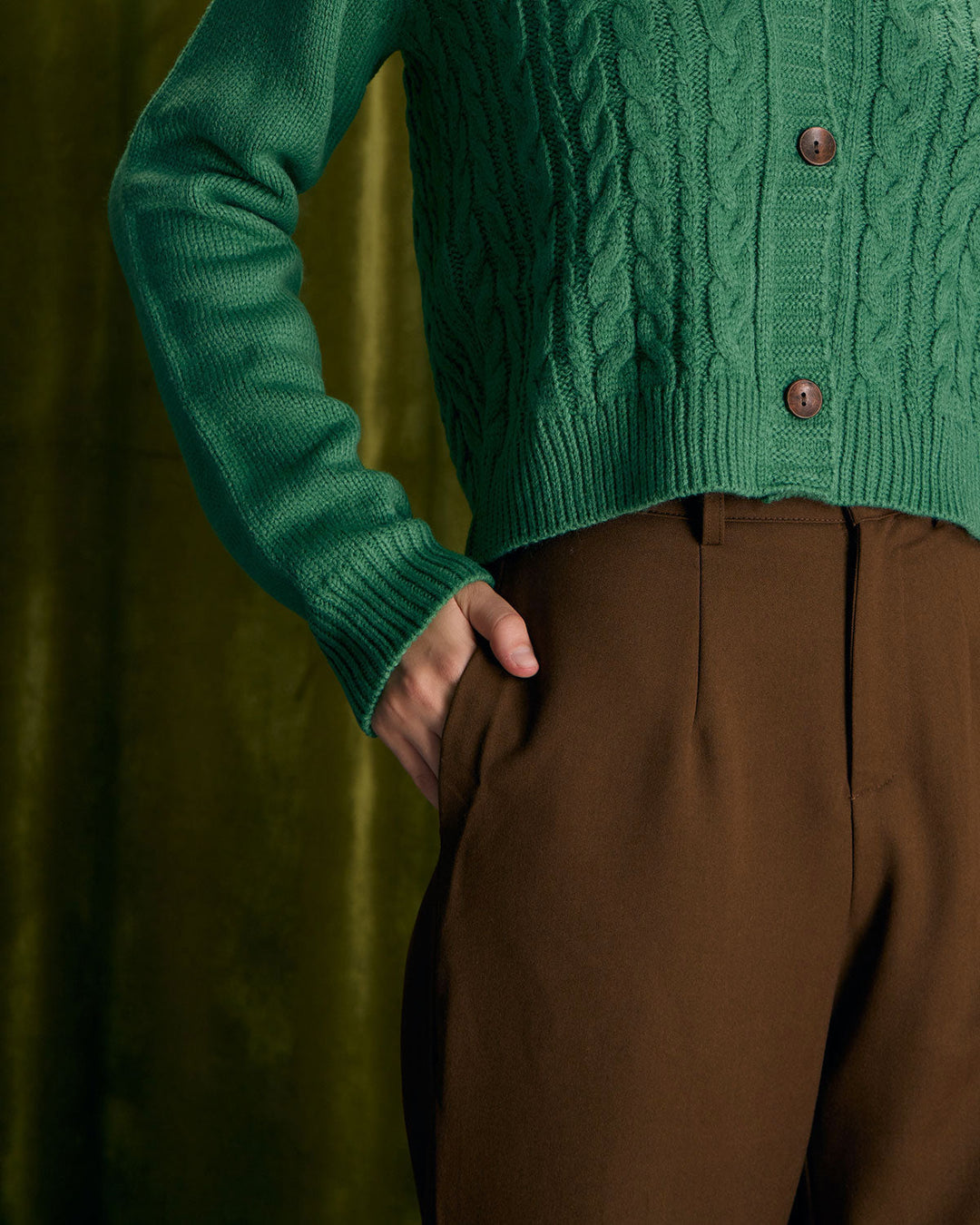 Le Pantalon Droit Poches Obliques avec Bouton