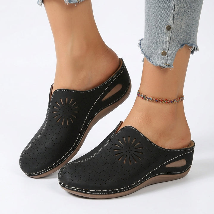 Floralie™ — Mule ajourée fleurie confort naturel quotidien