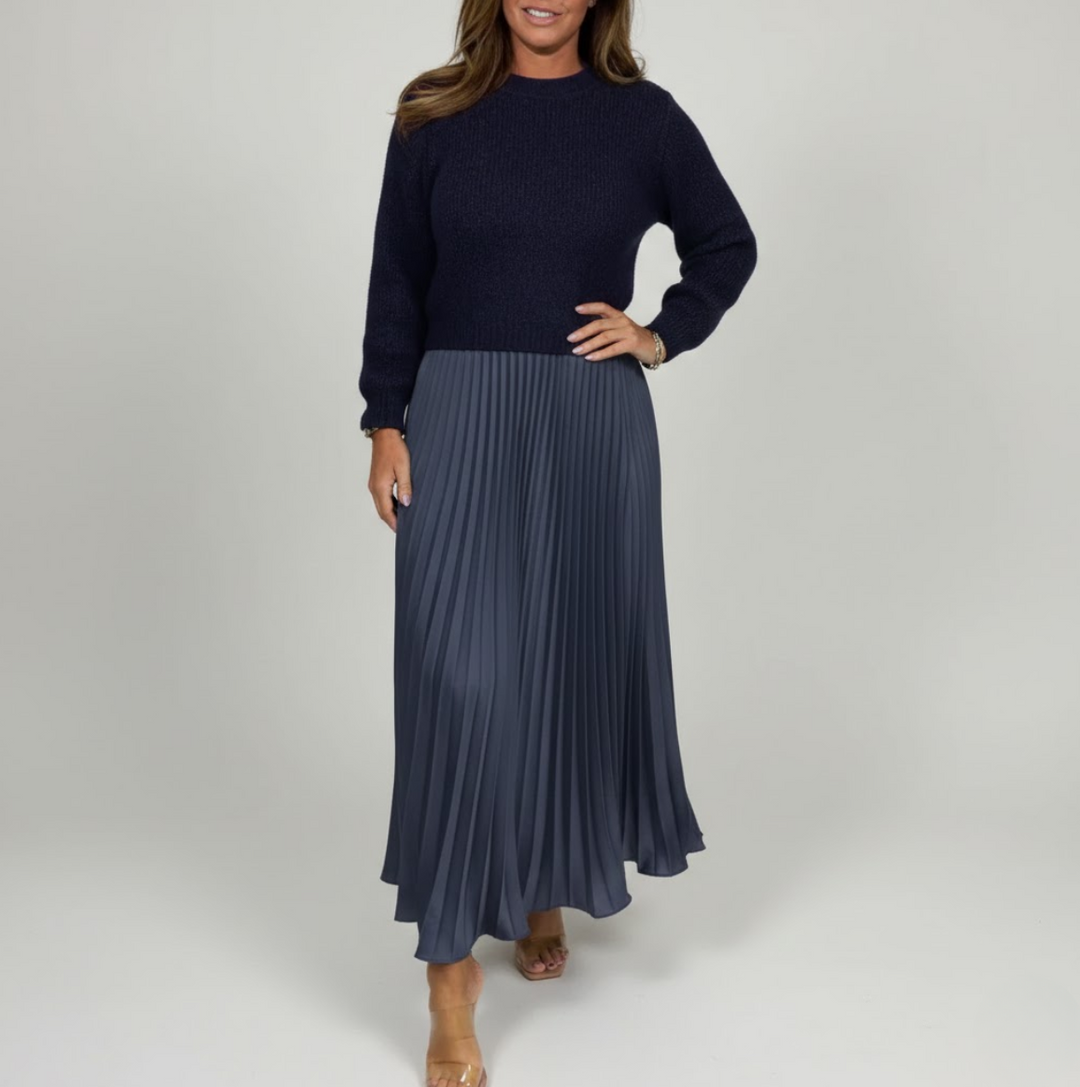 Claudine™ – La Robe Pull Plissée Élégance et Confort