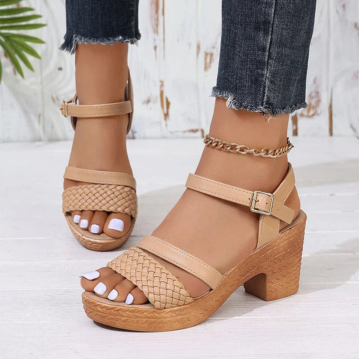 Sandales compensées brides tressées pour femme