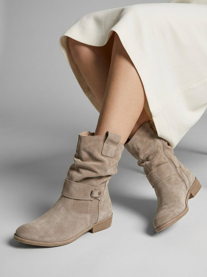Bottines slouchy à sangle décorative pour femme