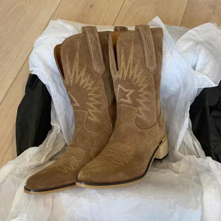 Bottines western brodées talon bloc pour femme