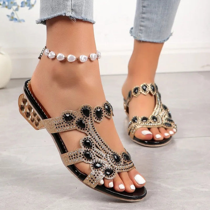 Sandales à talon bas ornées de cristaux en cœur pour femme