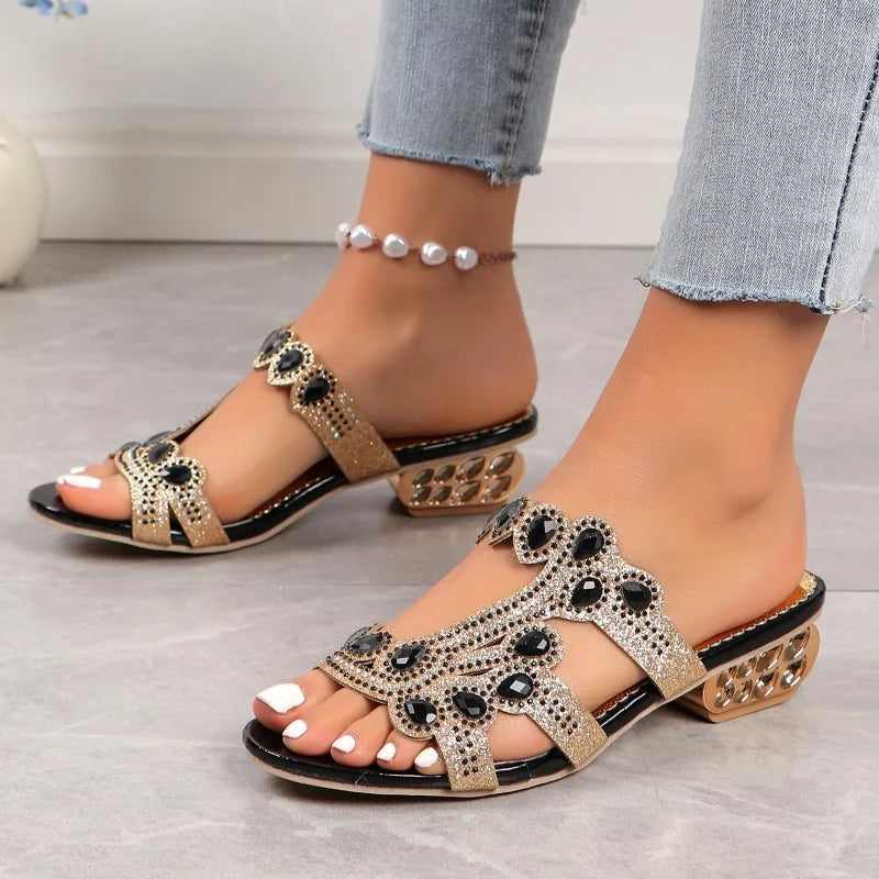 Sandales à talon bas ornées de cristaux en cœur pour femme