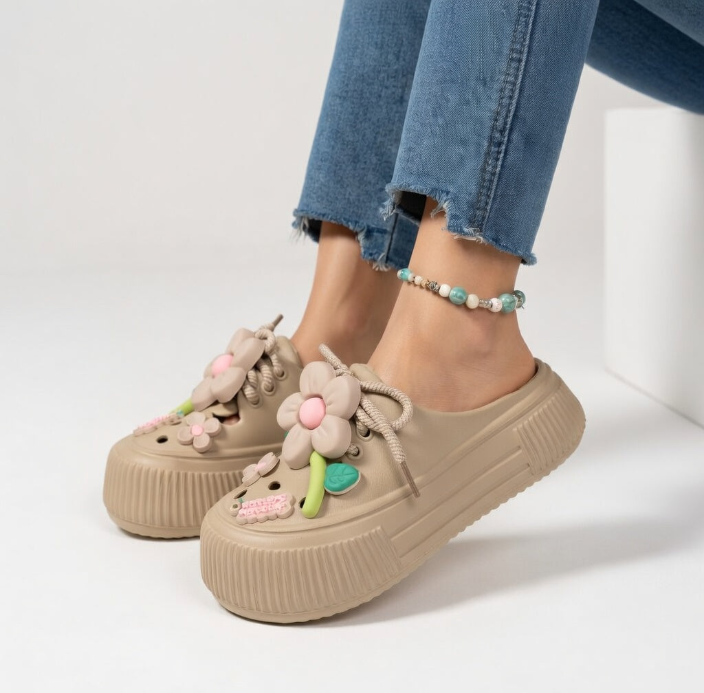 Floréa™ — Sabots plateforme fleurs style ludique